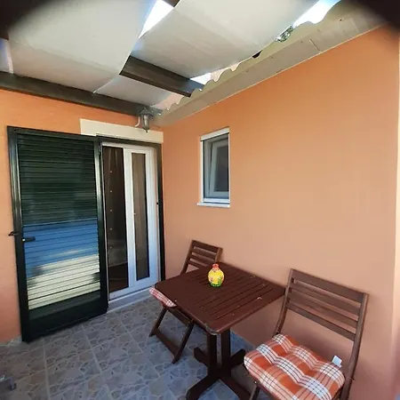 Thomas House Poulades