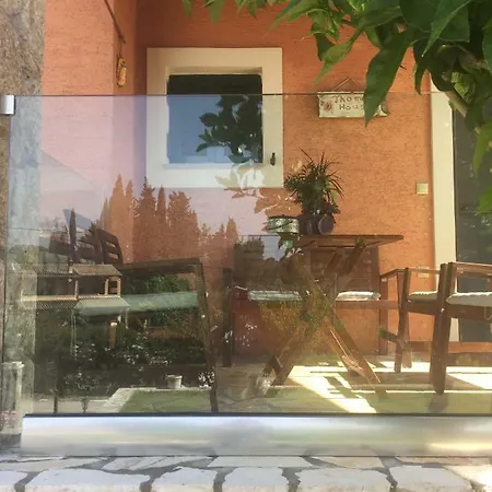 Thomas House Villa