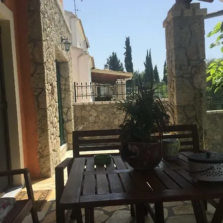 Thomas House * Poulades