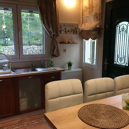 Thomas House Poulades